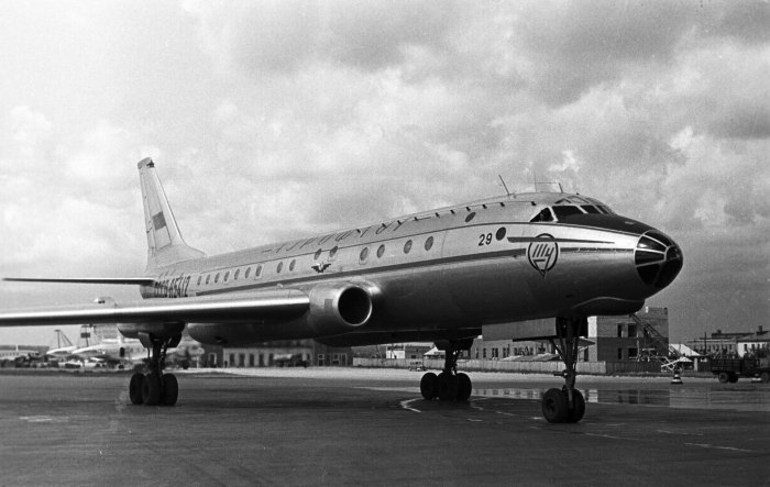 Самолет Туполева ту 104