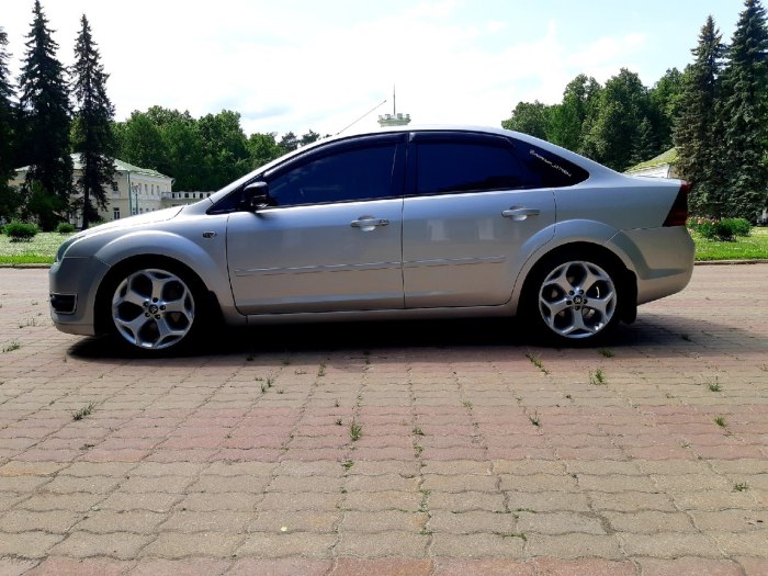 Ford Focus 2 седан на 17 дисках