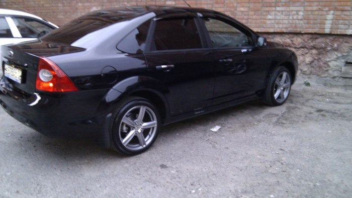 Ford Focus 2 седан на дисках