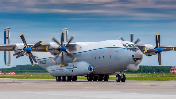 Тяжёлый военно-транспортный самолёт АН-22 («Антей»)