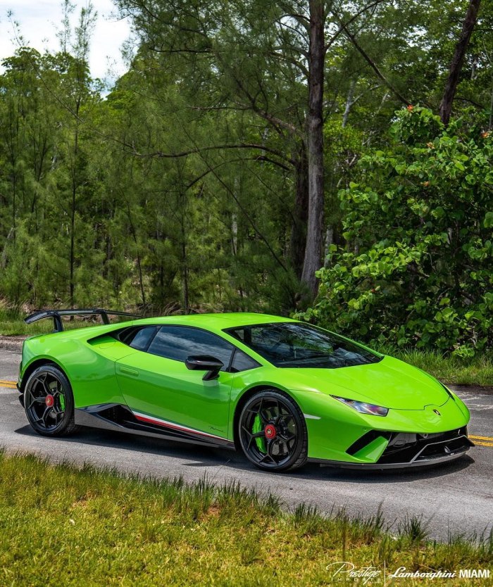 Lamborghini Huracan зеленый