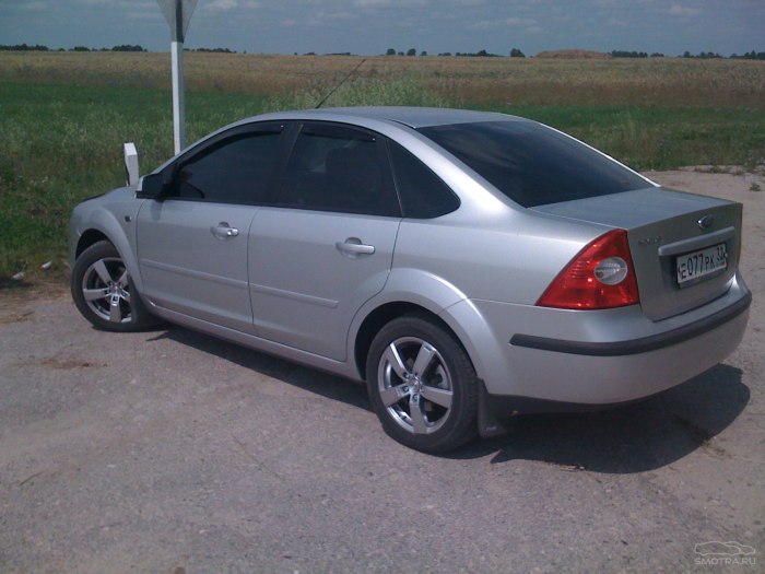 Ford Focus 2 седан серебристый