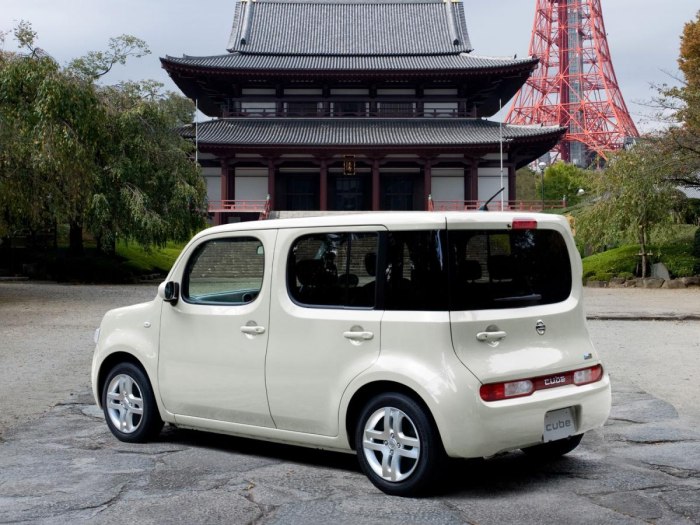 Nissan Cube z12 1,8