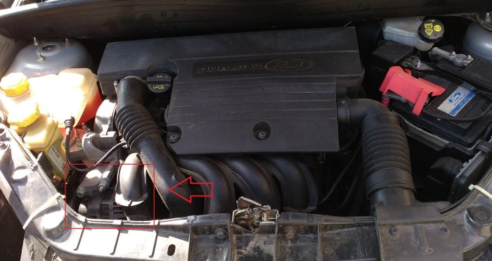 Ford Fusion подкапотное пространство