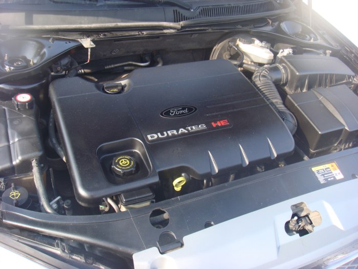 Подкапотное пространство Ford Mondeo