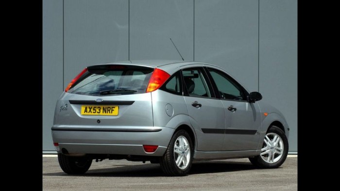 Ford Focus 2001 хэтчбек