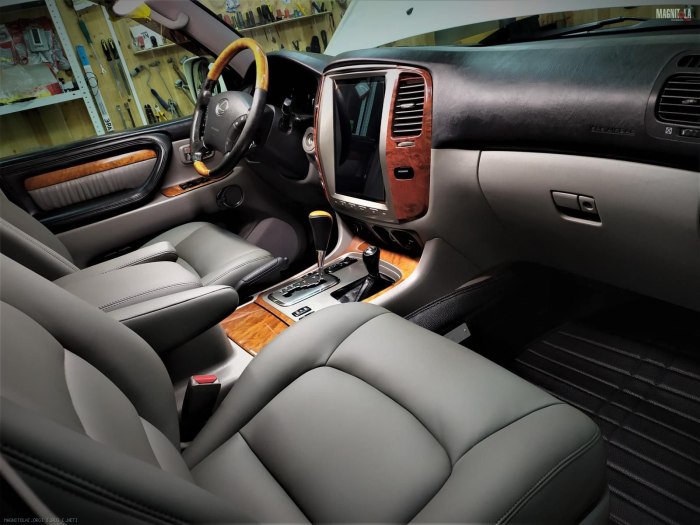 Lexus LX 2007 салон