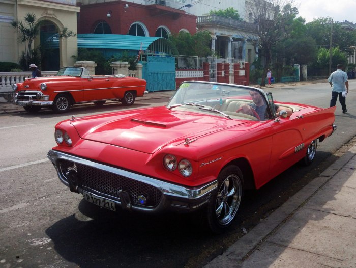 Ford Thunderbird Cuba