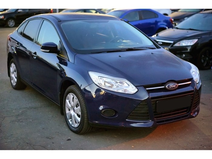 Ford Focus 2014 седан синий