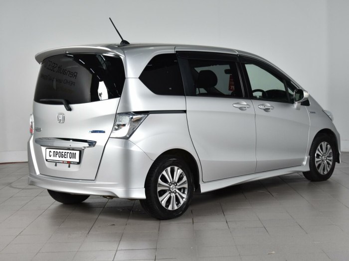 Honda freed Hybrid 2011
