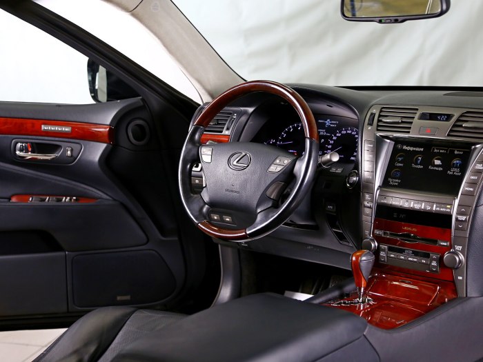 Lexus лс 460