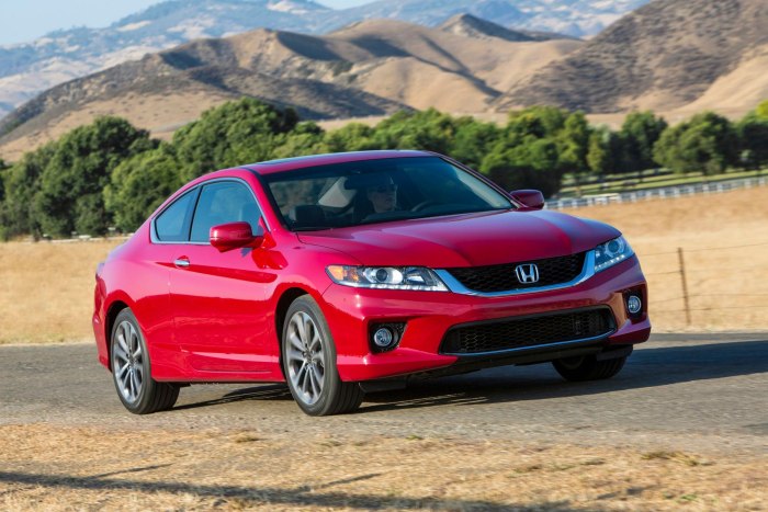 Honda Accord 10 красная