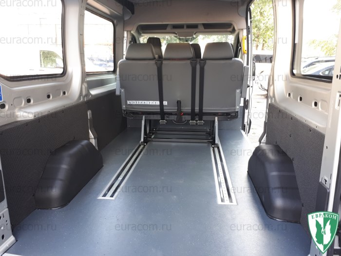 Ford Transit 8+1