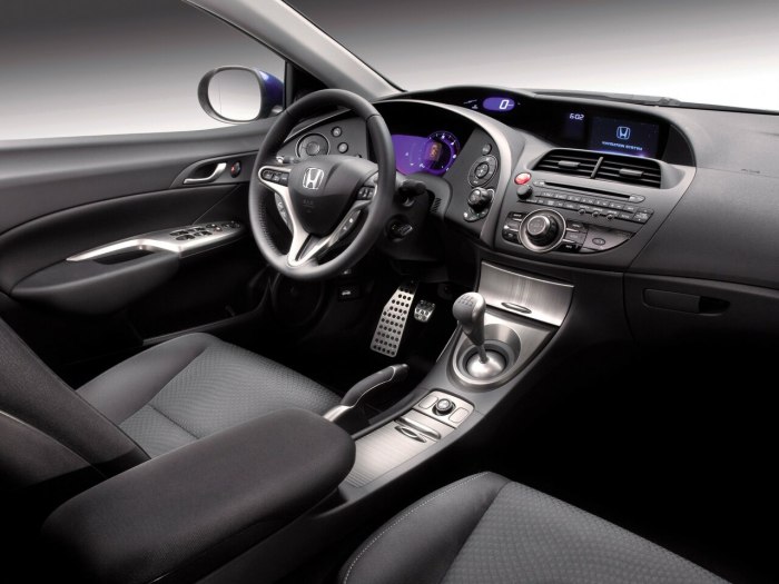 Honda Civic 8 поколение хэтчбек