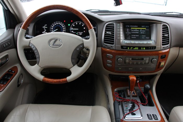 Lexus ЛХ 470