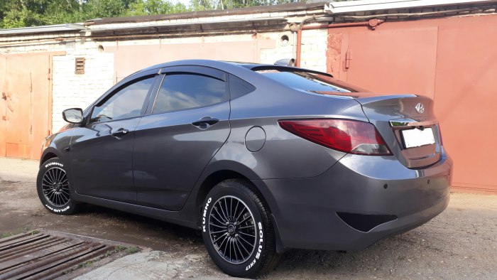 Hyundai Solaris мокрый асфальт