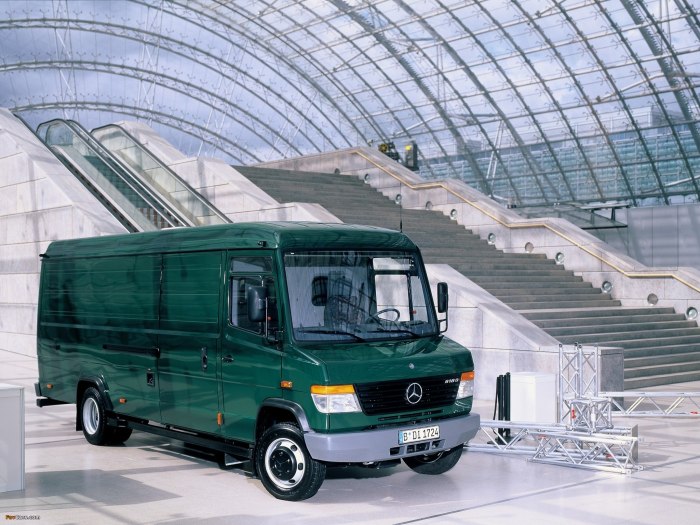 Mercedes Vario 818