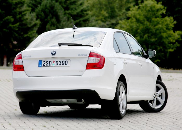 Skoda Рапид сзади