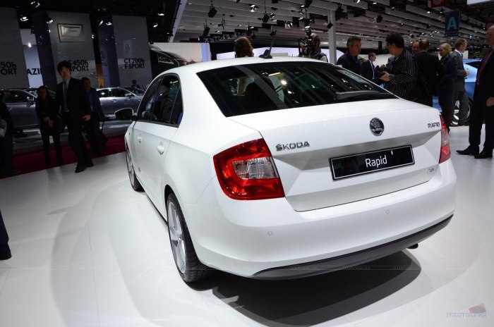 Skoda Rapid 2017 сзади