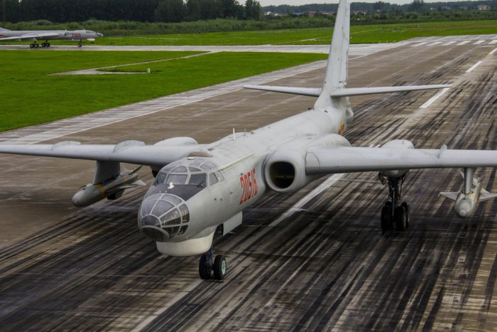 Китайский бомбардировщик h-6n