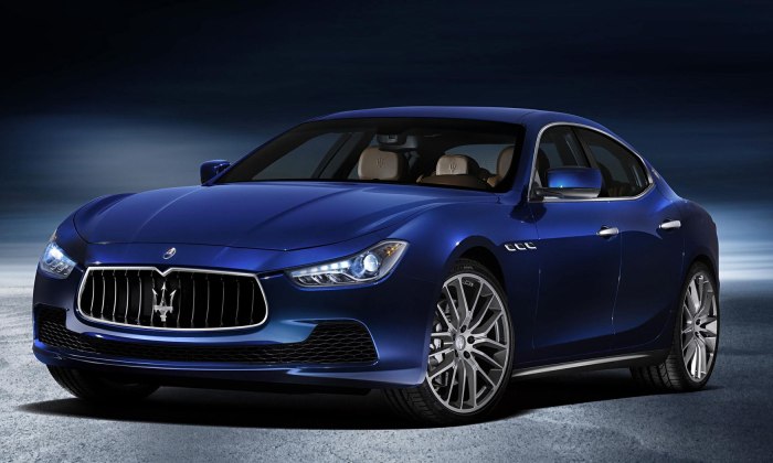 Maserati Quattroporte синяя