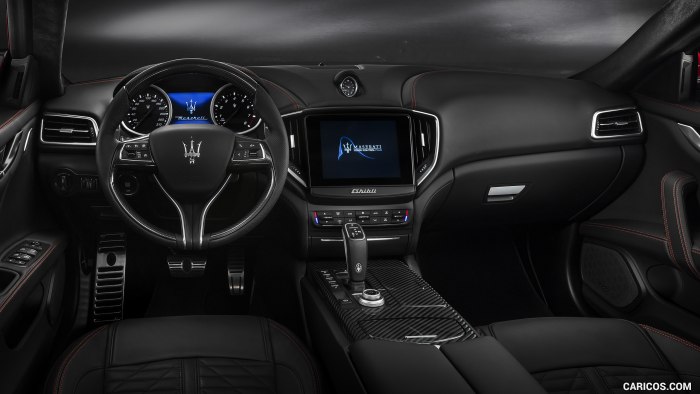 Maserati Ghibli 2017 салон