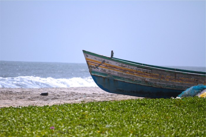 Лодка в море