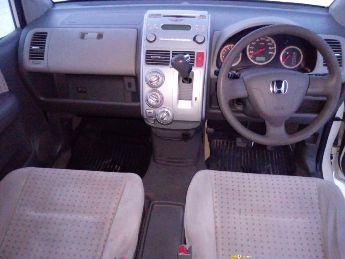 Honda Mobilio 2002 салон