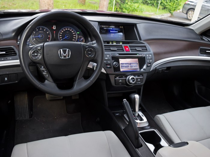Honda Crosstour салон