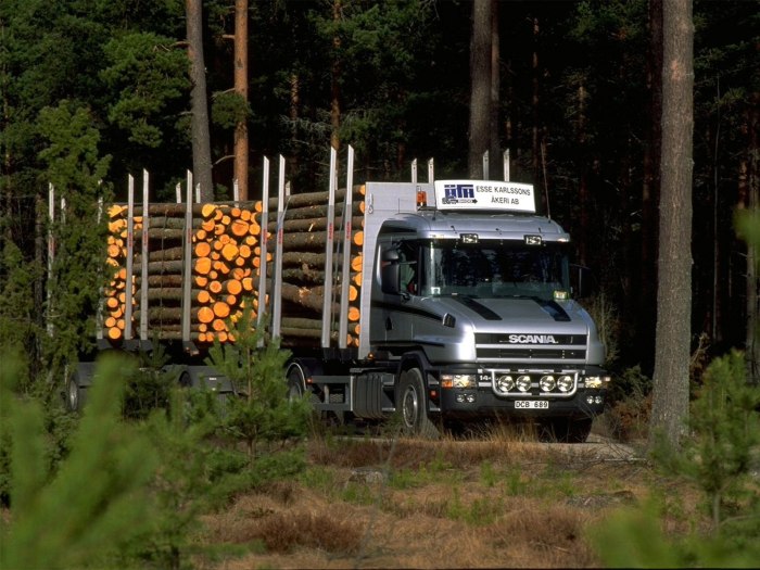 Тягач Volvo лесовоз