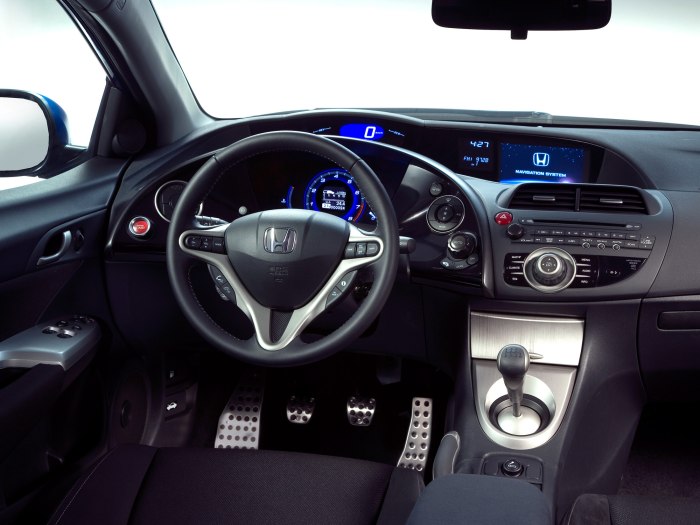 Honda Civic 2008 хэтчбек салон