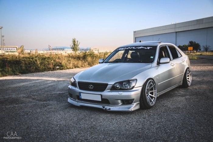 Lexus is 300 и Toyota Altezza
