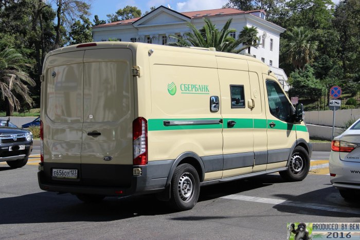 Инкассаторский броневик Ford Transit,