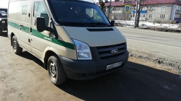 Инкассаторский броневик Ford Transit,
