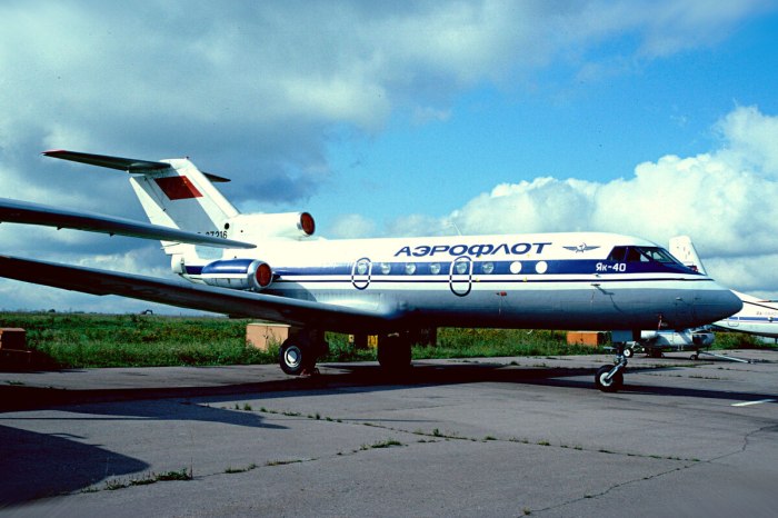 Самолёт як-40