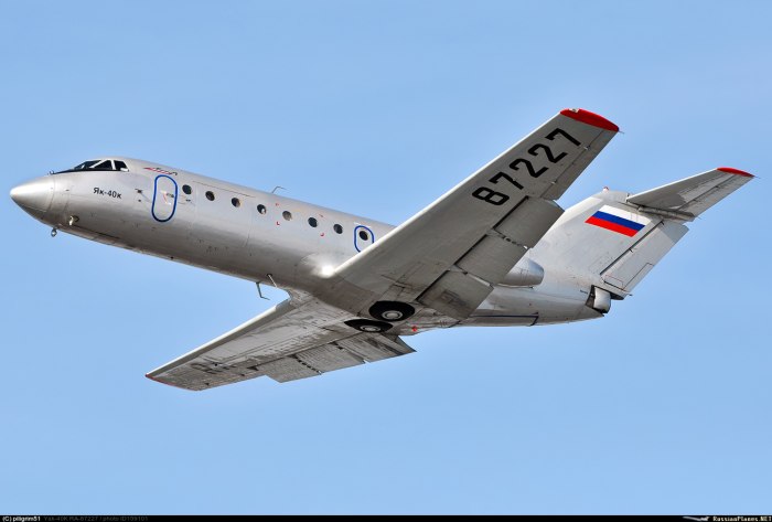 Yak 40 самолет