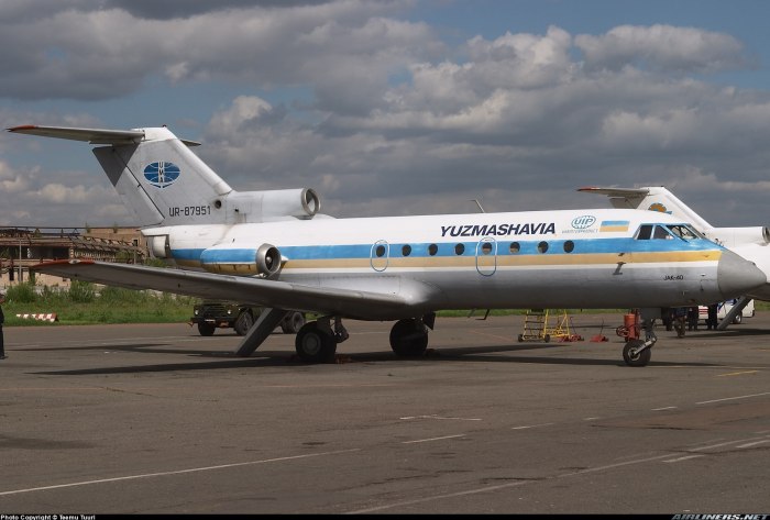 Як-40 пассажирский самолёт