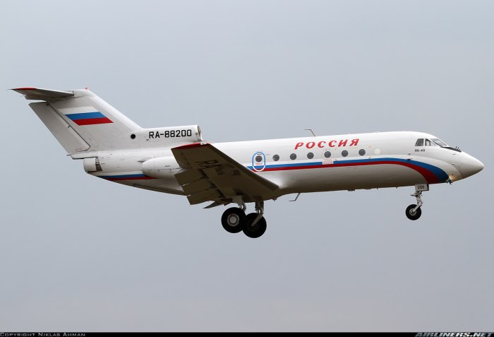 Самолёт як-40