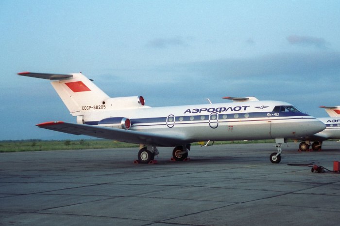 Як-40 пассажирский самолет