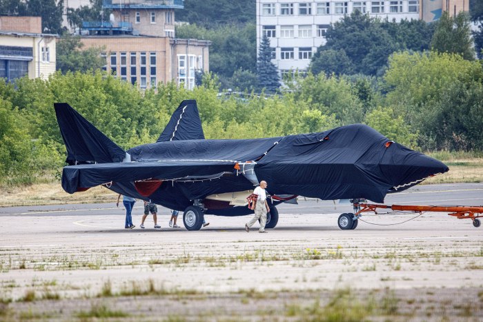 Истребитель Су-75 Checkmate