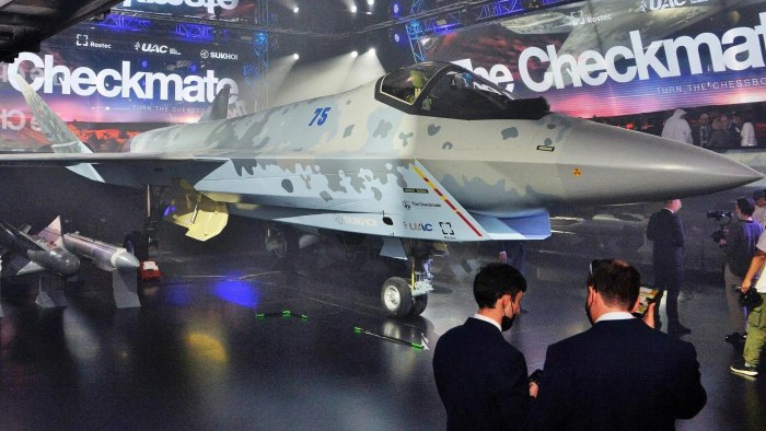 Истребитель пятого поколения Су-75