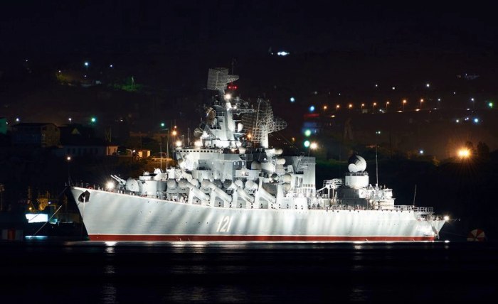 Флагман ЧФ ракетный крейсер Москва