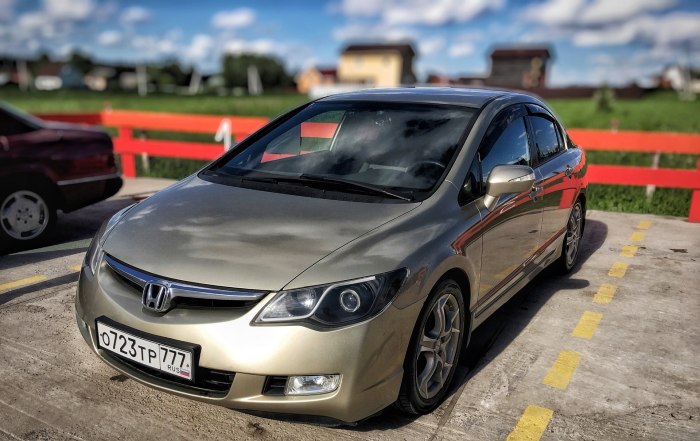 Honda Civic 4d (8g)