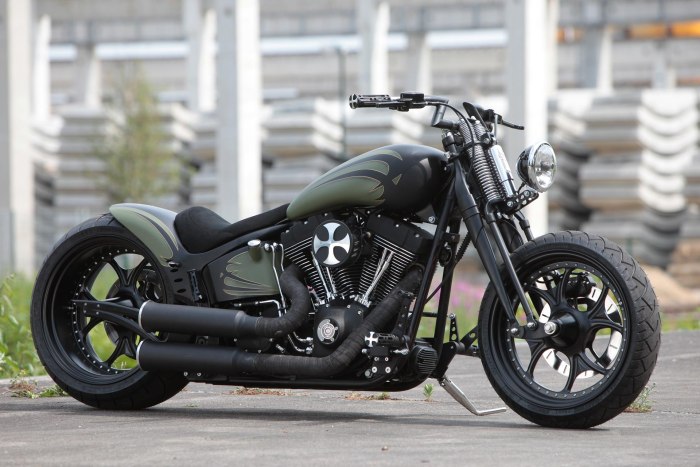 Мотоцикл Harley Davidson чоппер