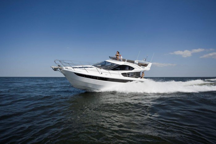 Яхта Galeon 640