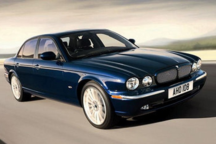 Ягуар XJR 2003
