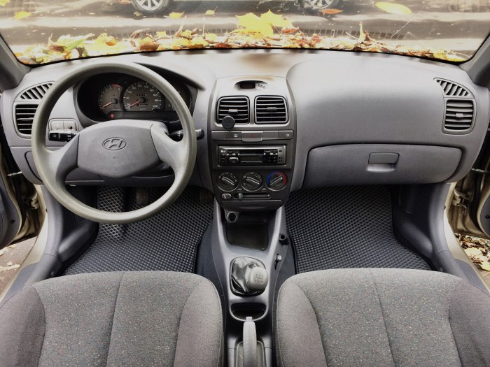 Hyundai Accent 2007 внутри