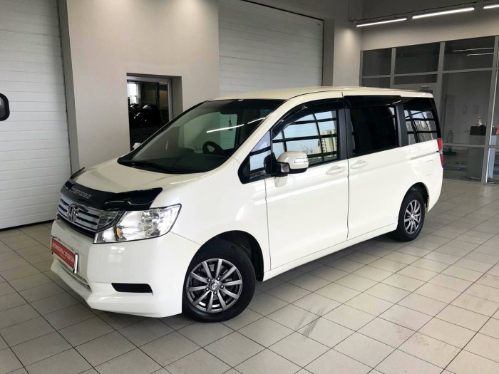Минивэн Honda Stepwgn 2010