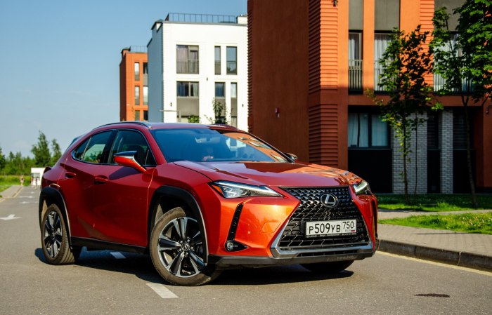 Lexus кроссовер оранжевый