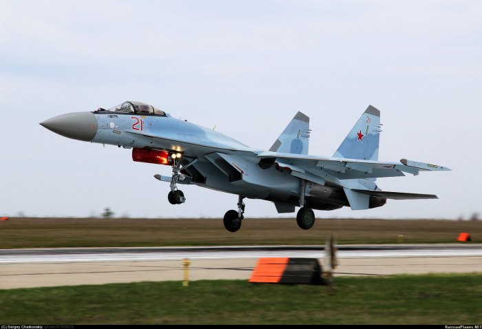 Истребитель Су-35